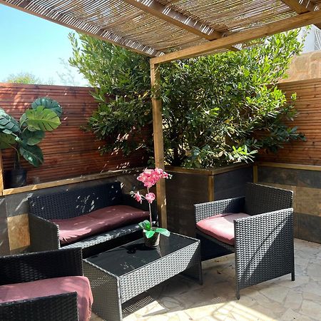 Reves De Vie Studio Avec Terrasse Le Figuerolles Каси Екстериор снимка